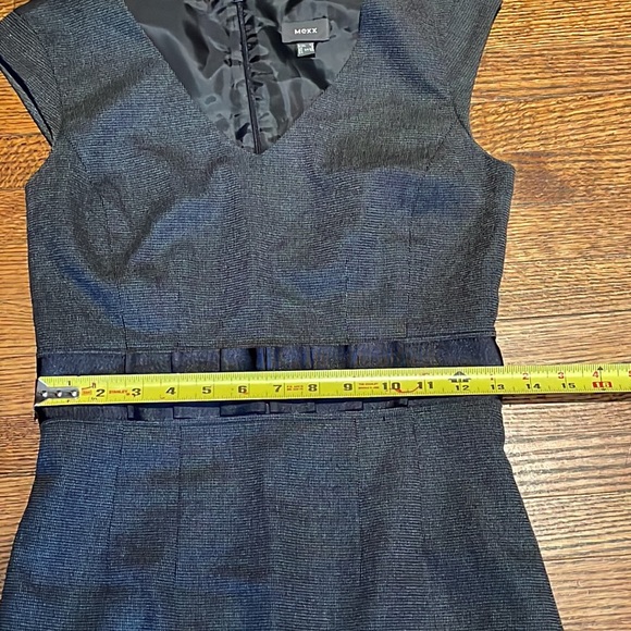 Mexx fitted and lined dress with pleated with empire waist. Size CA 32 / XS - Picture 6 of 7